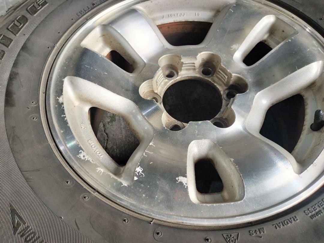 BS ブリザック 16インチタイヤセット　スタッドレス　ランクル　サーフ