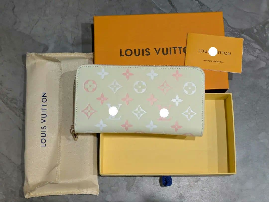 【新品・未使用】 モノグラム　ホワイト×ピンク　ノベルティ　非売品　長財布