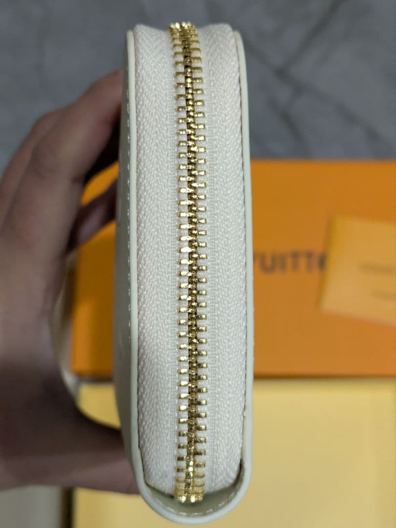 【新品・未使用】 モノグラム　ホワイト×ピンク　ノベルティ　非売品　長財布