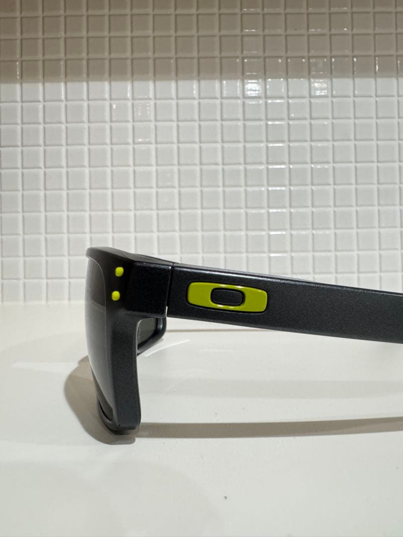 【美品】大人気 OAKLEY オークリー ホルブルック サングラス ダークグレー