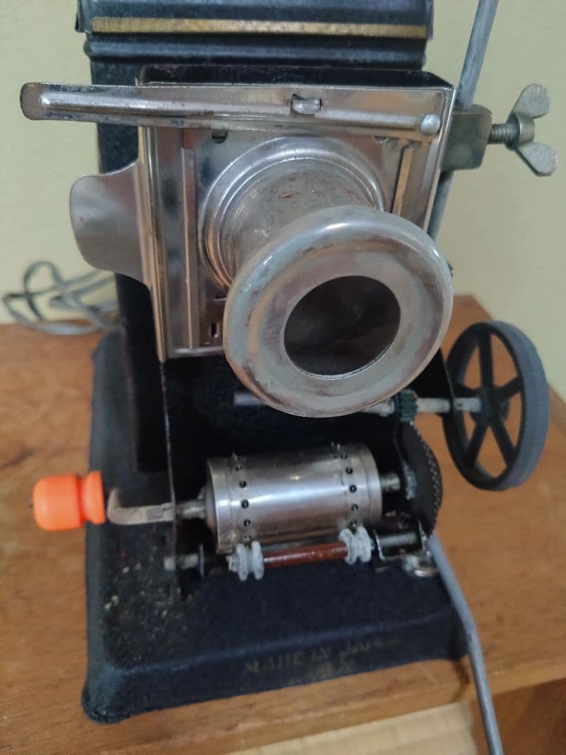 昭和レトロ　アンティーク　手動式映写機 と フィルム
