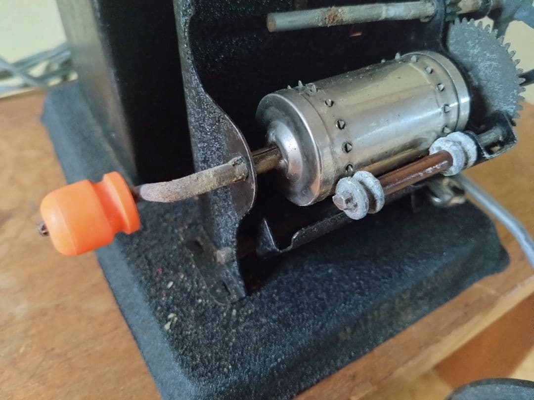 昭和レトロ　アンティーク　手動式映写機 と フィルム