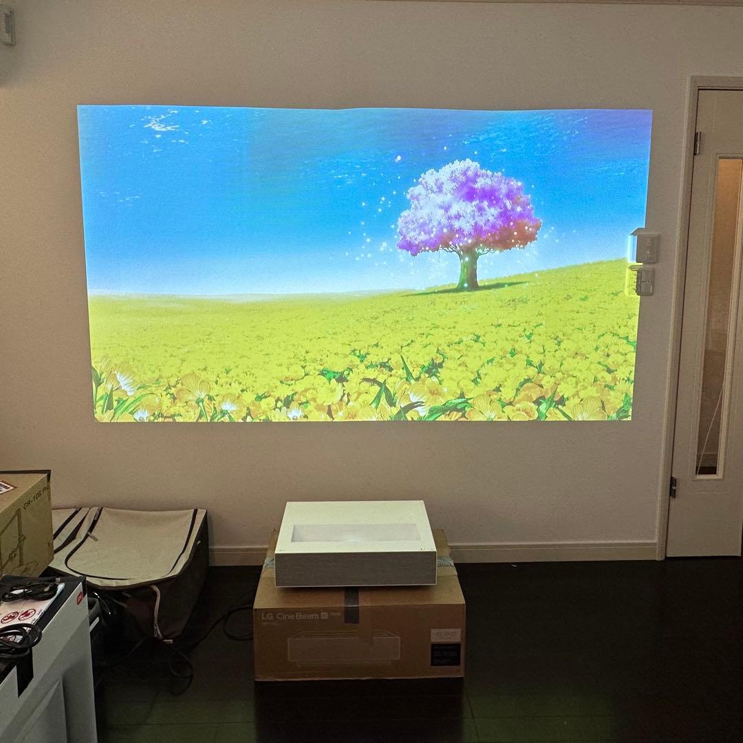 LG CineBeam HU715Q プロジェクター 本体 + スクリーン