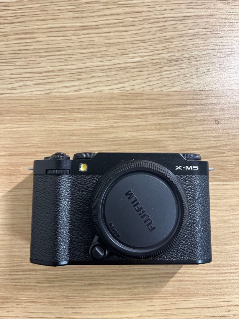 【一時的に値下げ中】FUJIFILM X-M5 ミラーレスカメラ 本体とケース