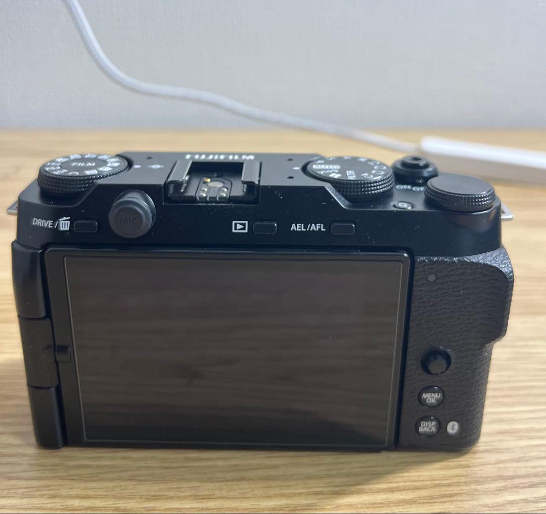 【一時的に値下げ中】FUJIFILM X-M5 ミラーレスカメラ 本体とケース