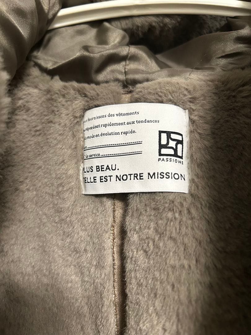 美品　PASSIONE ロングジレ　フード　 エコファーベスト　ブラウン