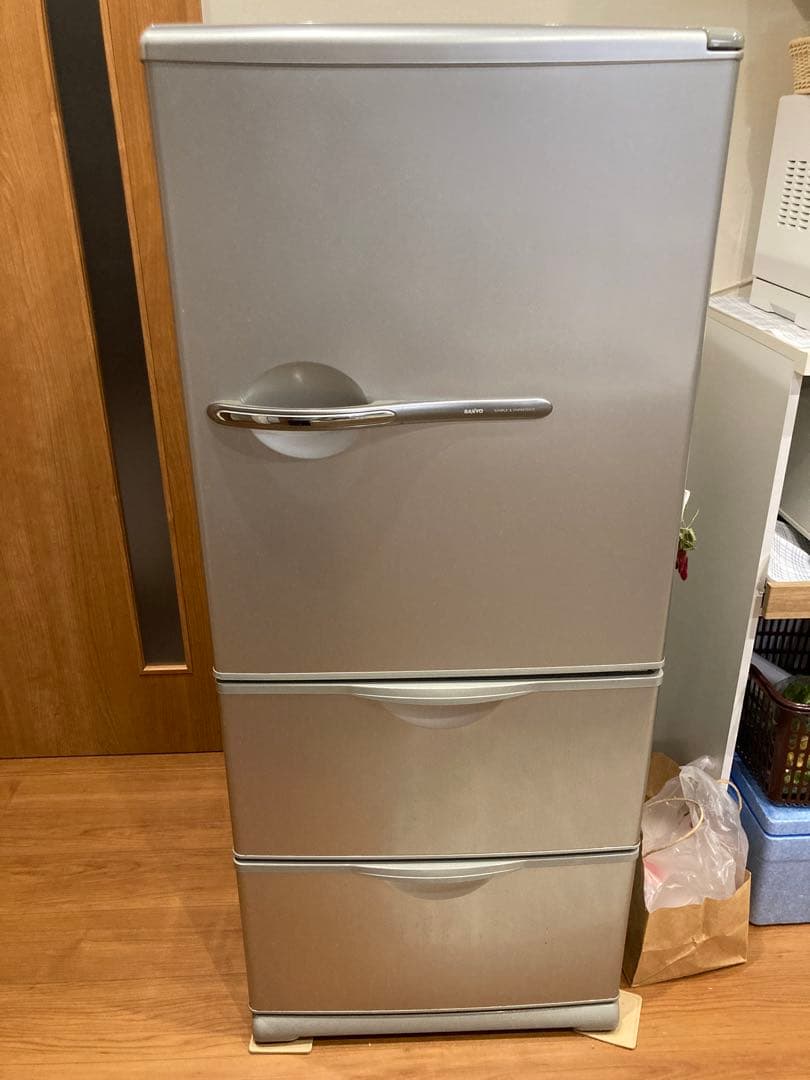 1/29出品取下予定(送料込)レンジが置ける冷蔵庫SR-261R 3ドア レトロ