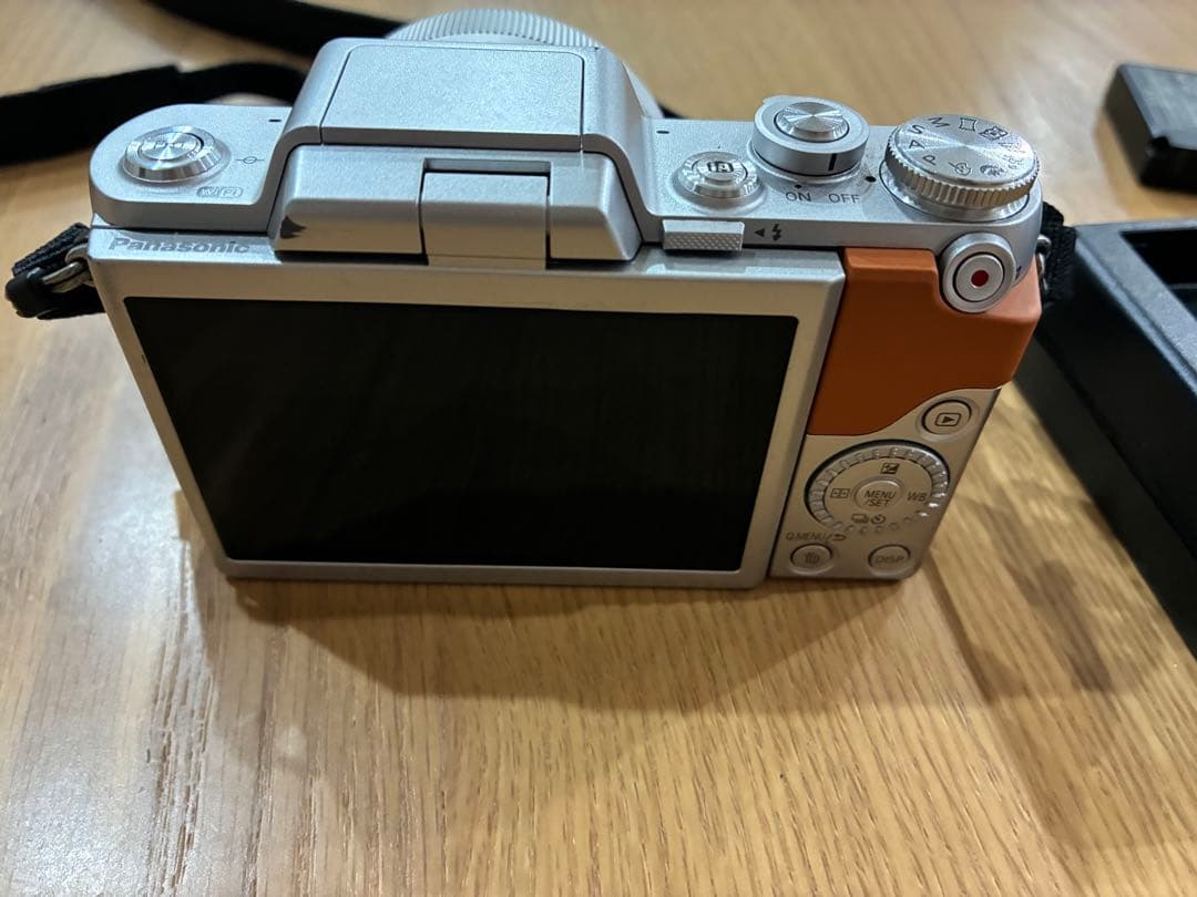 Panasonic DMC-GF7W ミラーレス一眼カメラ