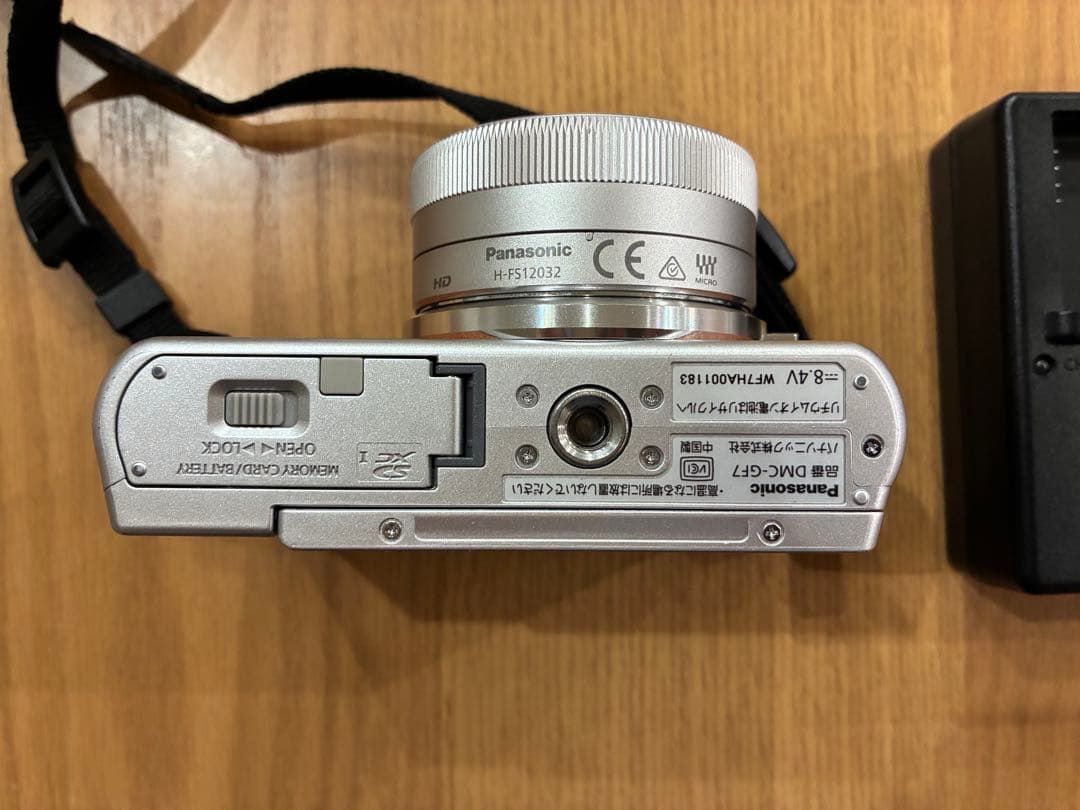 Panasonic DMC-GF7W ミラーレス一眼カメラ