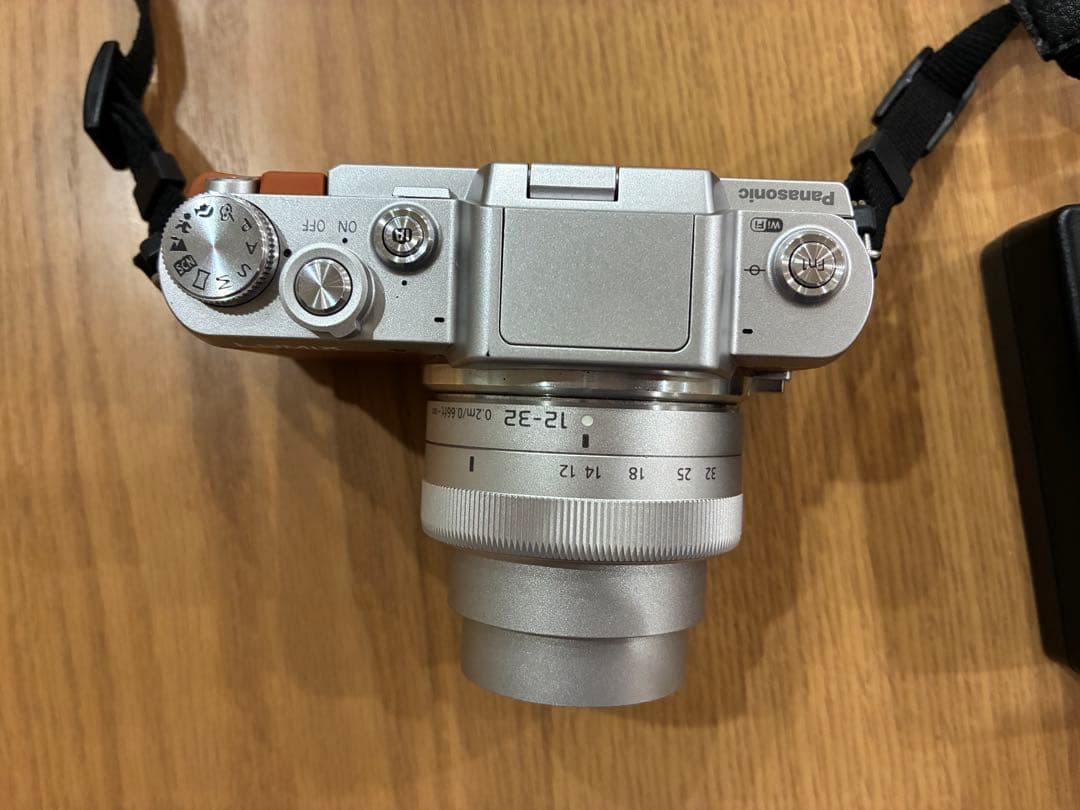 Panasonic DMC-GF7W ミラーレス一眼カメラ