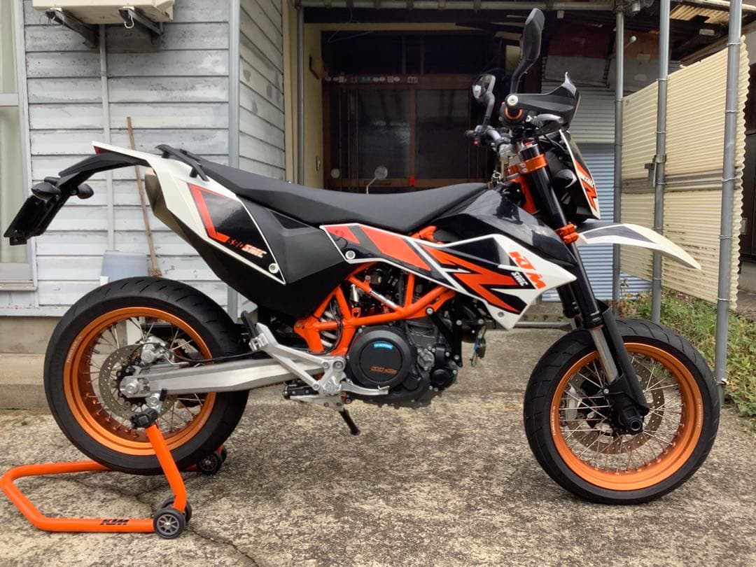 690SMC-R ガソリンタンク