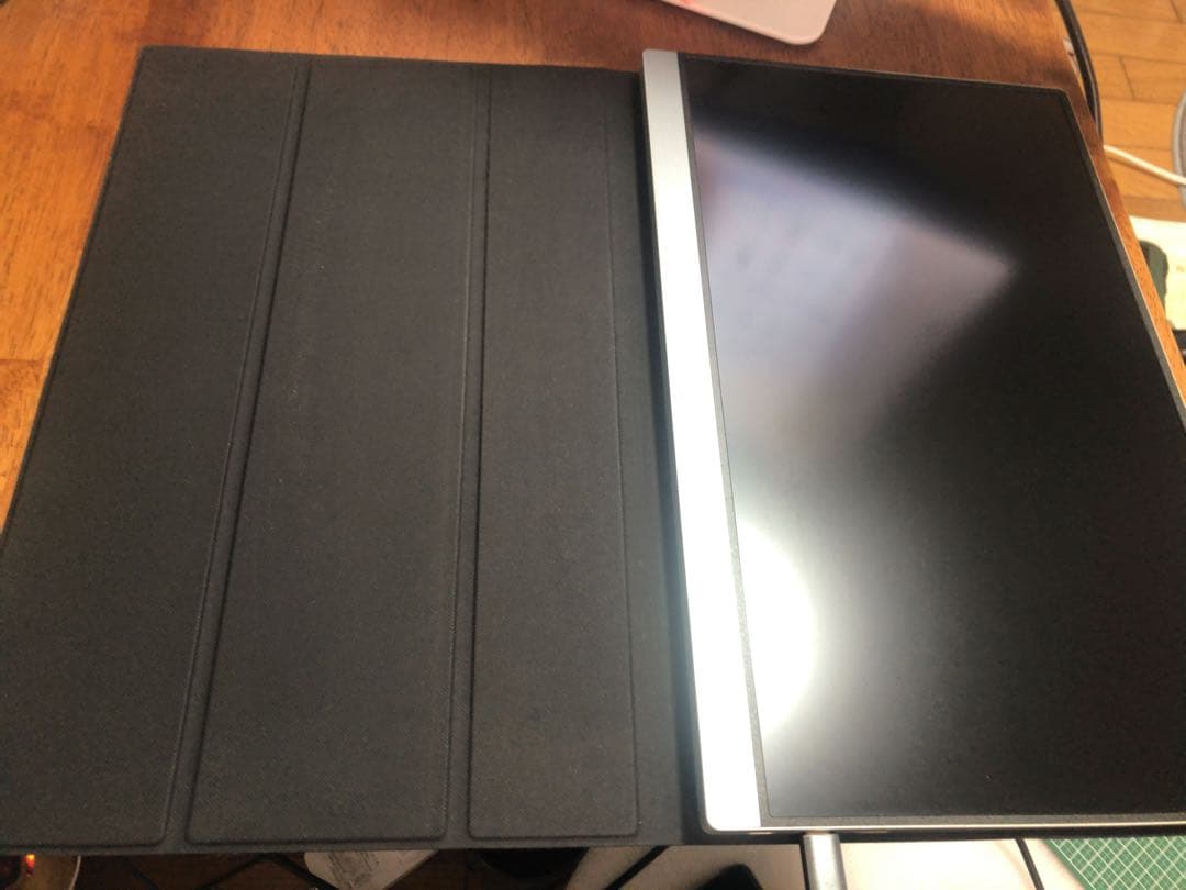 高画質　KUMK モバイルモニター 4k UHD 15.6インチ