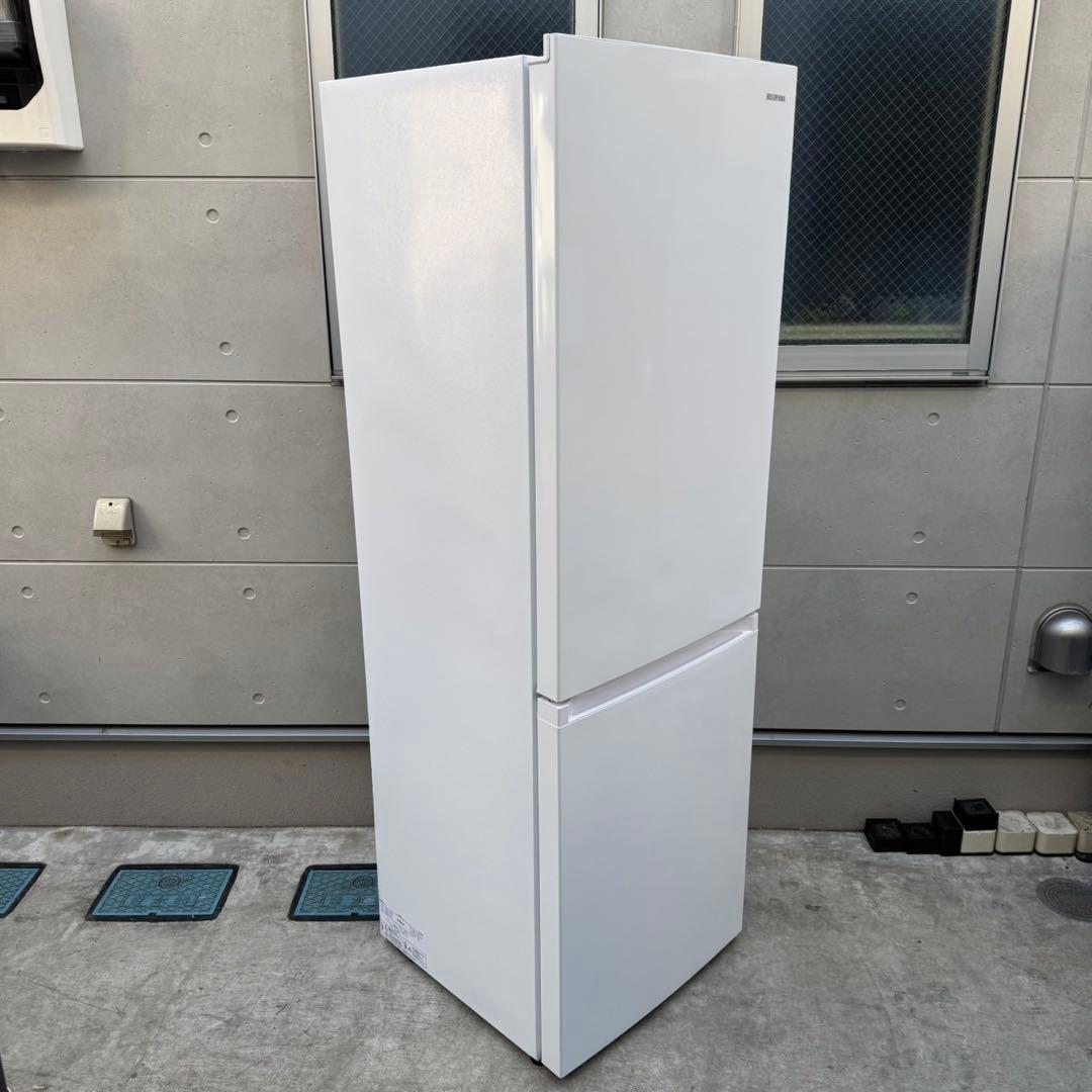 178⭐️2024年製★ほぼ新品★アイリスオーヤマ　冷蔵庫　自動製氷大型300L