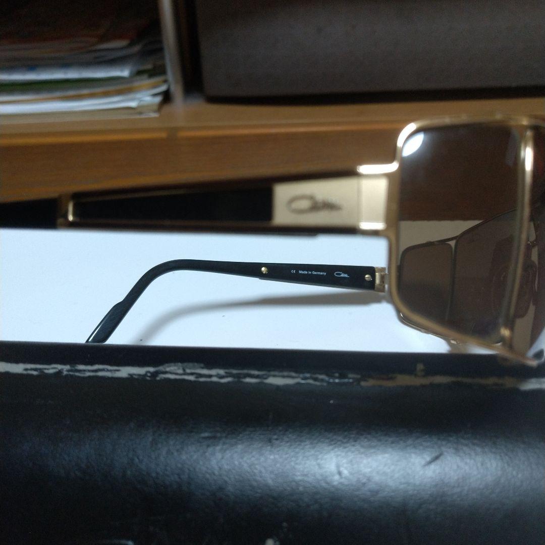 カザールの サングラス ケース付きです 宜しくお願いします