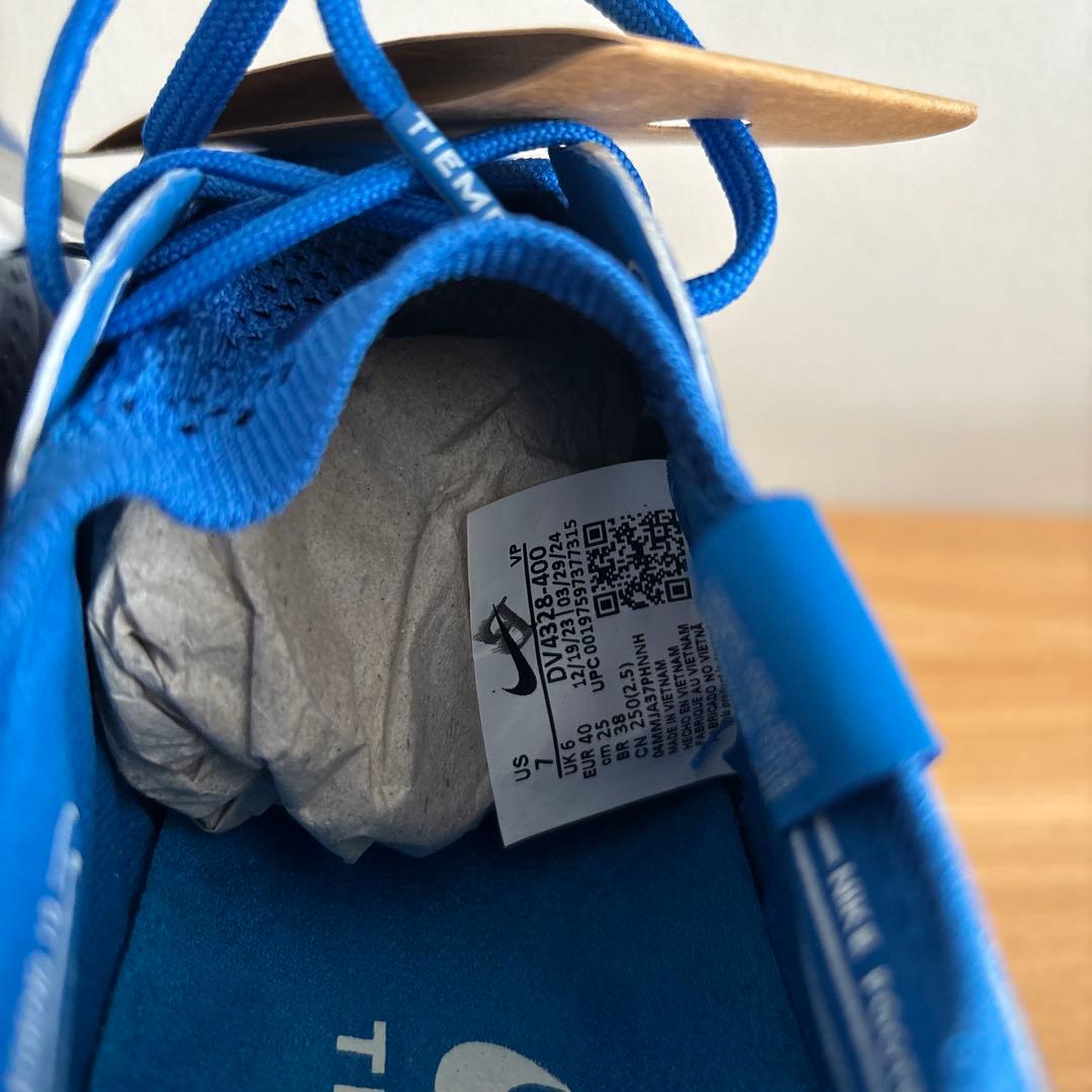 25　ナイキ　サッカー　スパイク　ティエンポ レジェンド 10　DV4328