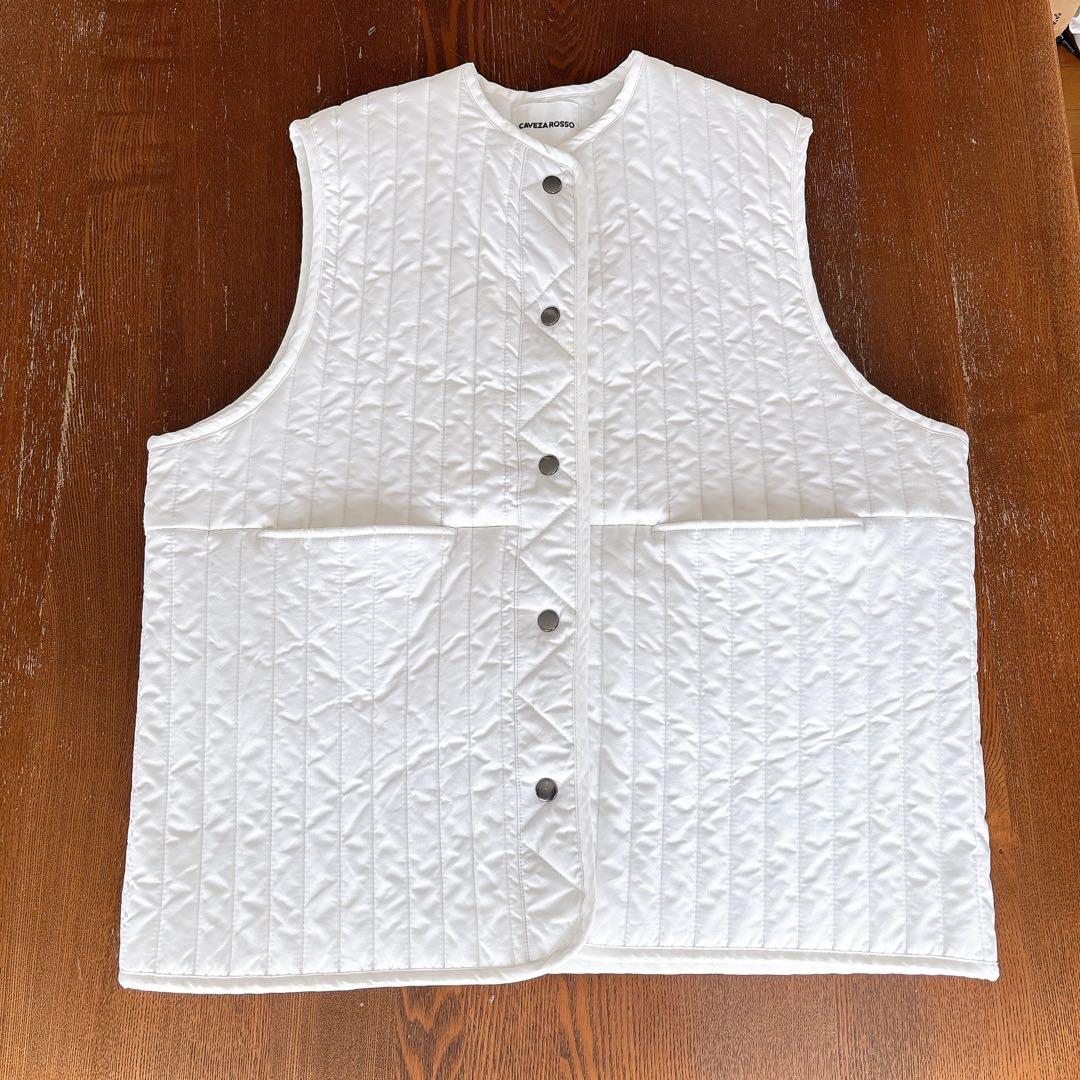 週末お値下げ！ほぼ未使用　CAVEZAROSSO キルティングベスト　白　F
