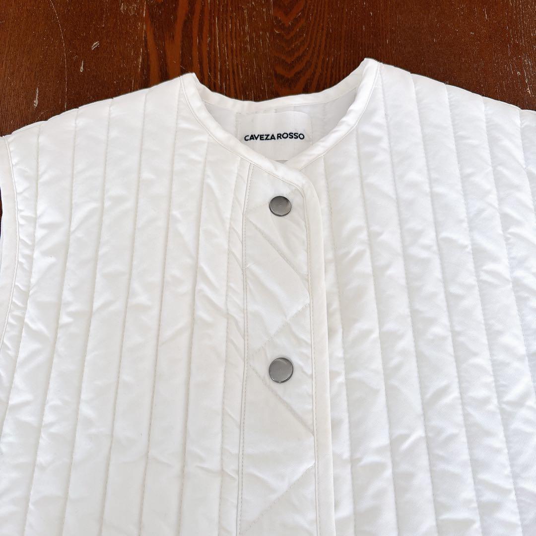 週末お値下げ！ほぼ未使用　CAVEZAROSSO キルティングベスト　白　F