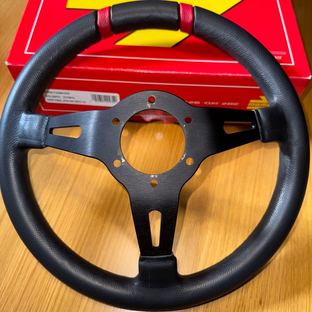 MOMO製ステアリング　ドリフティング 33パイ