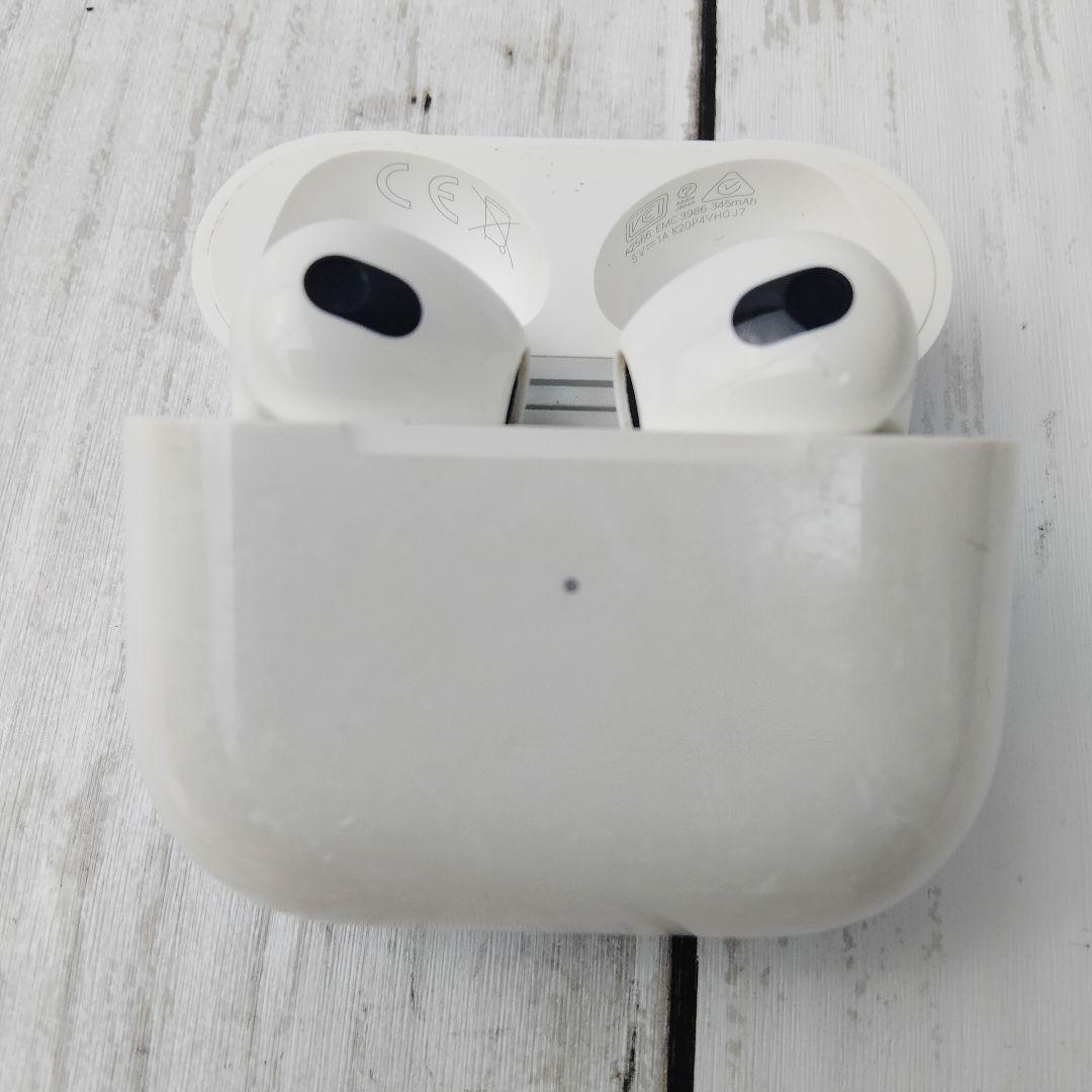 AirPods本体 ケース付　ワイヤレスイヤフォン ホワイト　第3世代