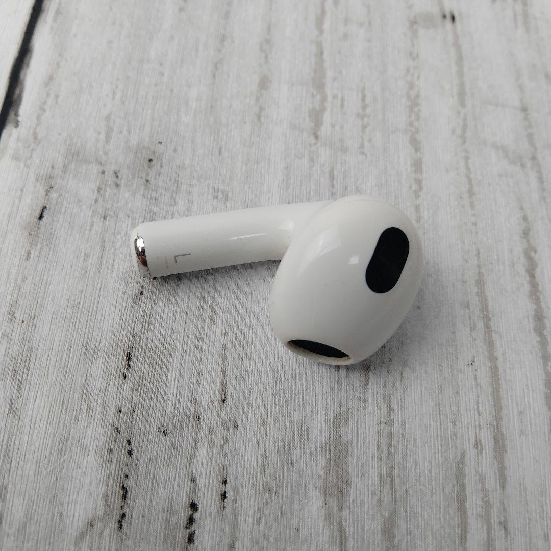 AirPods本体 ケース付　ワイヤレスイヤフォン ホワイト　第3世代