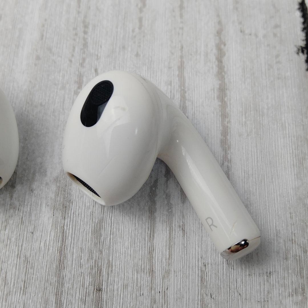 AirPods本体 ケース付　ワイヤレスイヤフォン ホワイト　第3世代