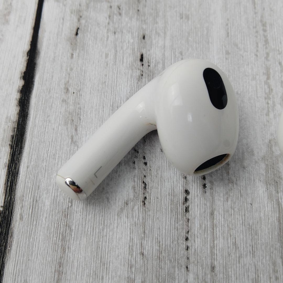 AirPods本体 ケース付　ワイヤレスイヤフォン ホワイト　第3世代