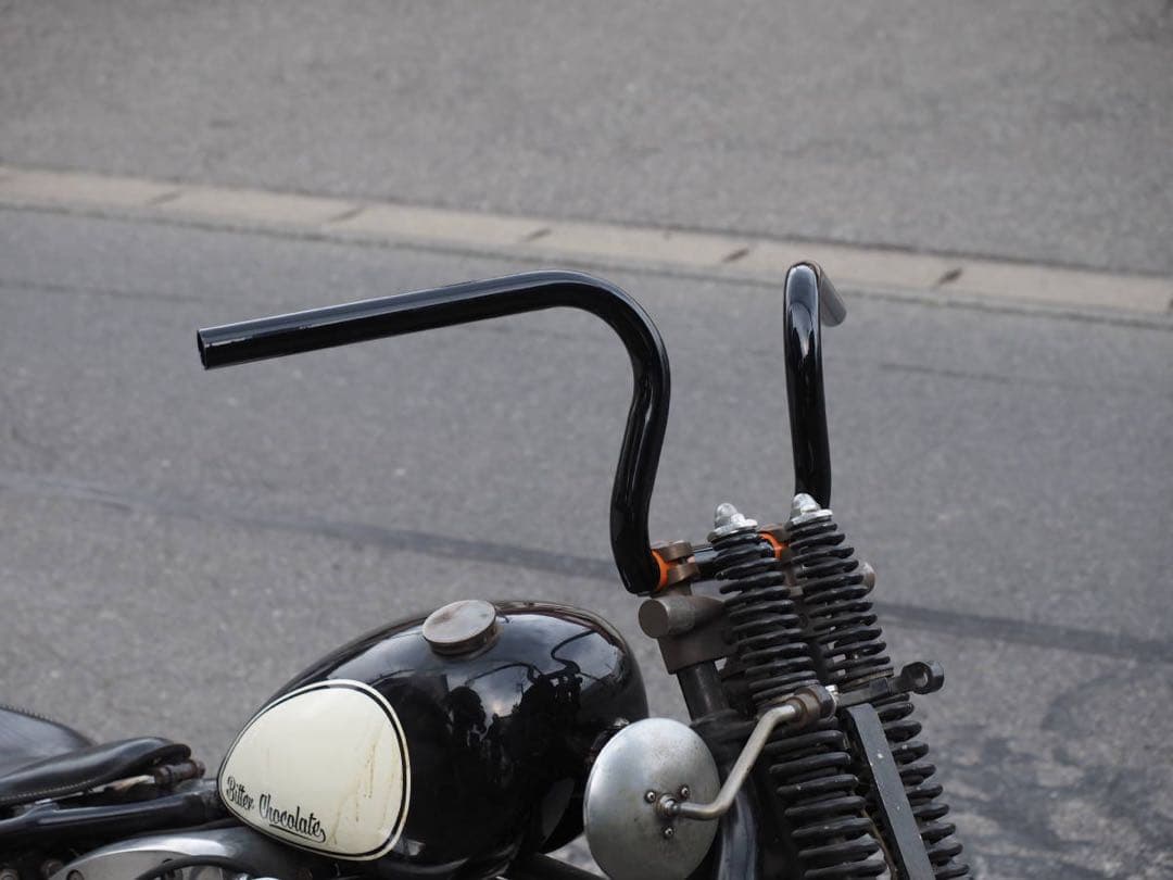 ナローアップライズハンドルバー　黒 配線凹みあり　1インチ　ハーレー　チョッパー