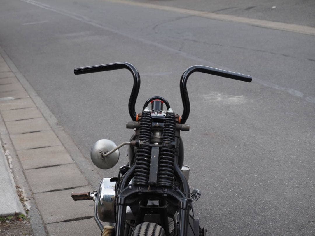 ナローアップライズハンドルバー　黒 配線凹みあり　1インチ　ハーレー　チョッパー