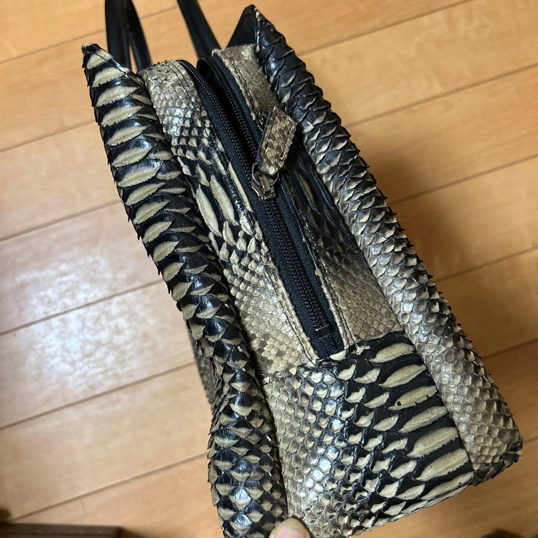 日本製 JRA 公認 品質保証パイソン本革　書類バック　A4可能　ビジネスバック