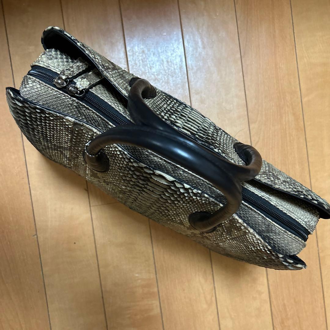 日本製 JRA 公認 品質保証パイソン本革　書類バック　A4可能　ビジネスバック