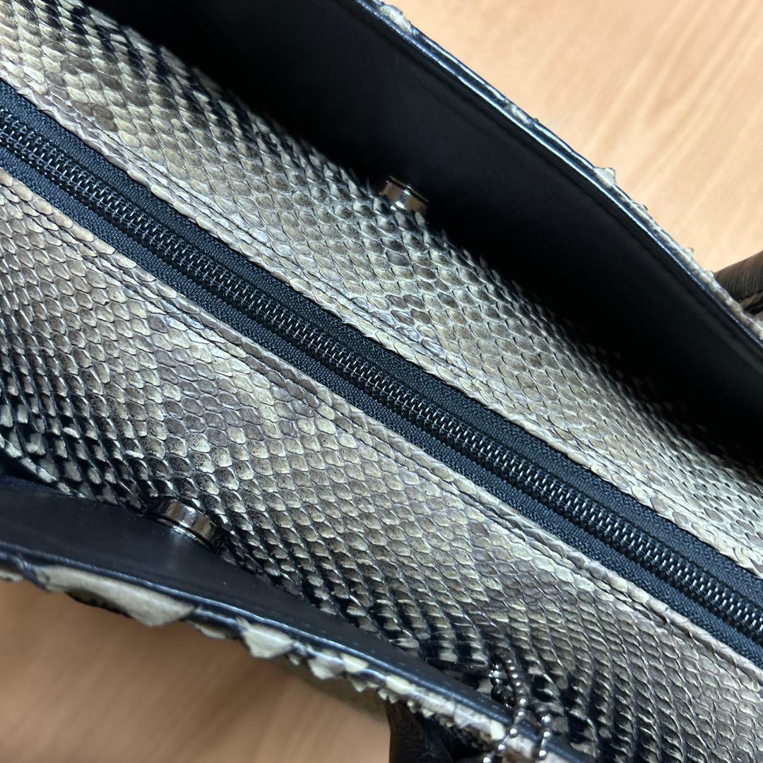 日本製 JRA 公認 品質保証パイソン本革　書類バック　A4可能　ビジネスバック