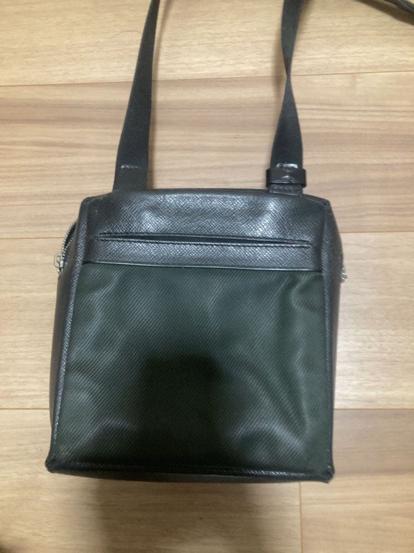 LOUIS VUITTONショルダーバッグ