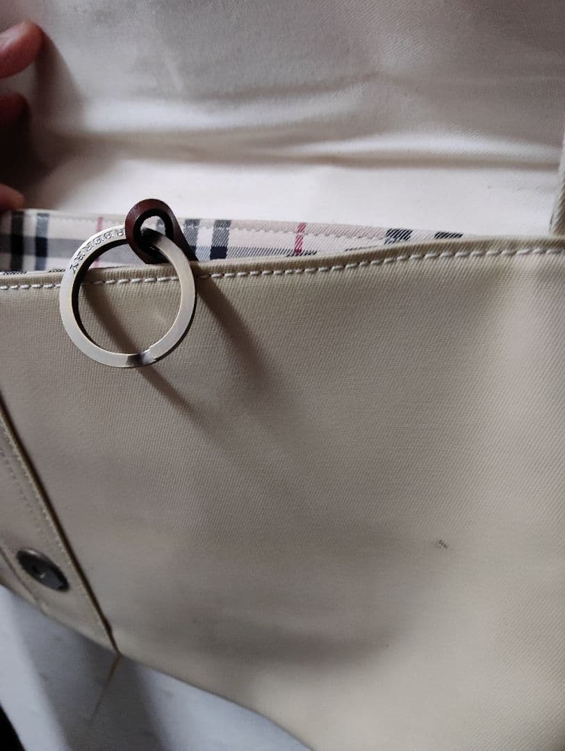 ルイ　セール！BURBERRY アイボリー ショルダーバッグ