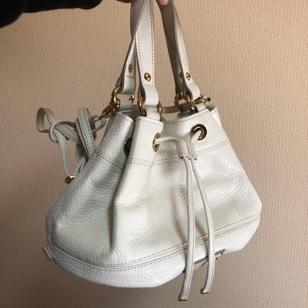 りさりさのママ専用(美品)可愛らしい白のバーバリーハンドバック