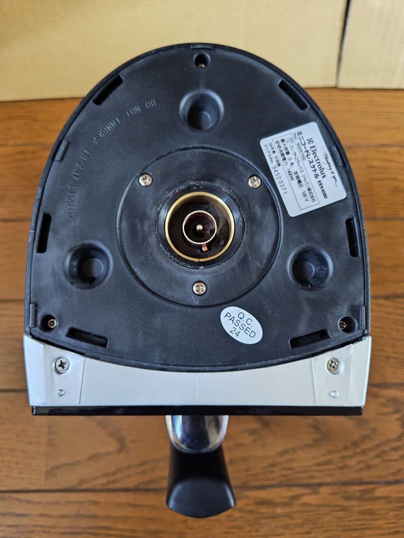 エレクトロラックス　ミニコードレスケトル　EEK4080【匿名配送】