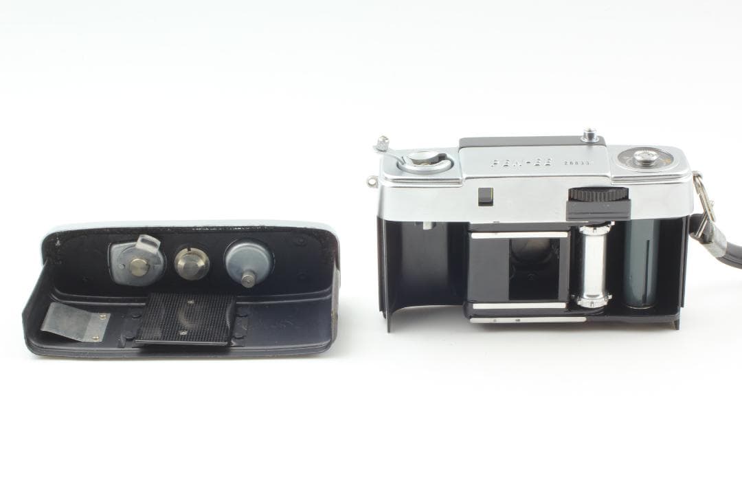 OLYMPUS PEN- EE　ハーフサイズフィルムカメラ