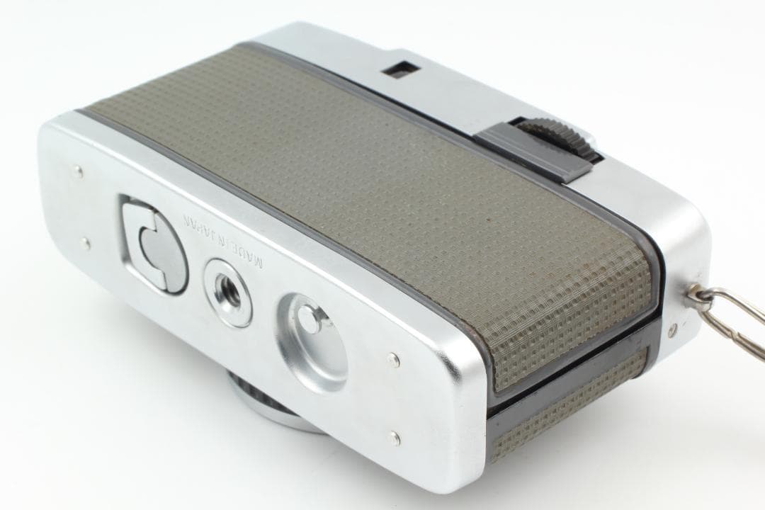 OLYMPUS PEN- EE　ハーフサイズフィルムカメラ