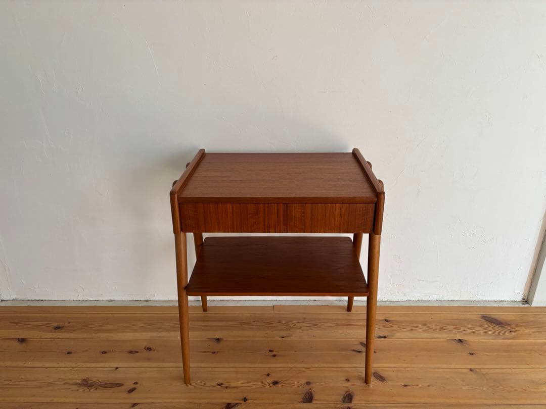 北欧ヴィンテージ　デンマーク　チークサイドテーブル