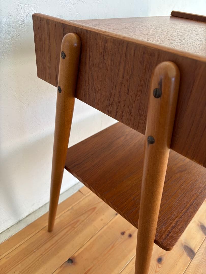 北欧ヴィンテージ　デンマーク　チークサイドテーブル