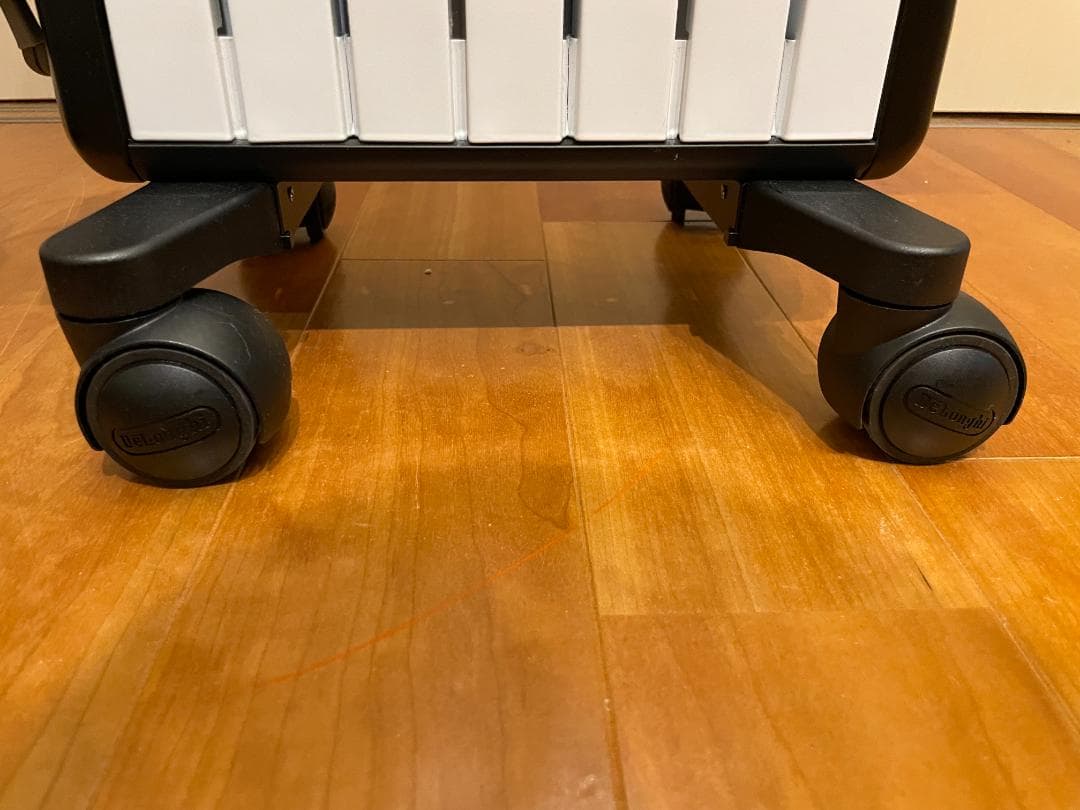 DeLonghi オイルヒーター （6-8畳）MDHS09-BK