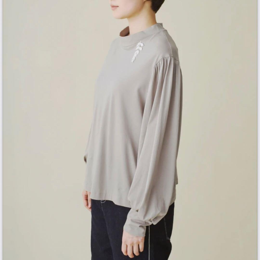 【美品】minä perhonen ali オフタートルネックカットソー 40