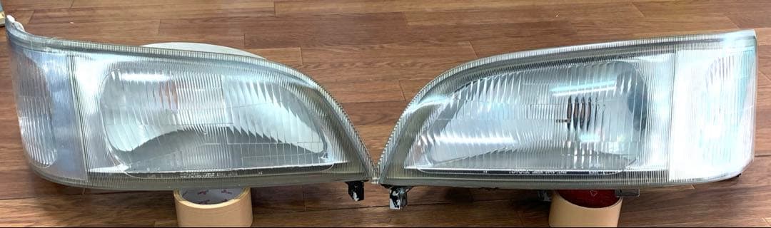 100系ハイエース　純正ヘッドライト左右