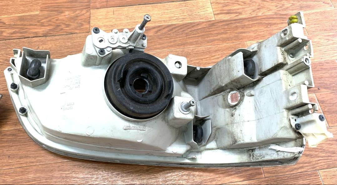 100系ハイエース　純正ヘッドライト左右