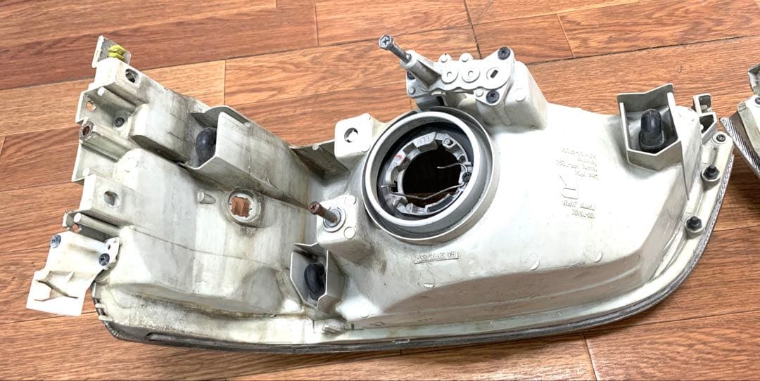 100系ハイエース　純正ヘッドライト左右