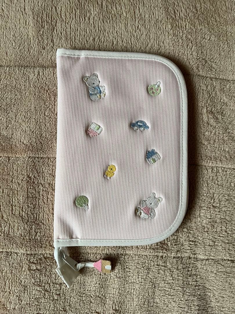 familiar ファミリア　母子手帳ケース ピンク 刺繍 ファミちゃん