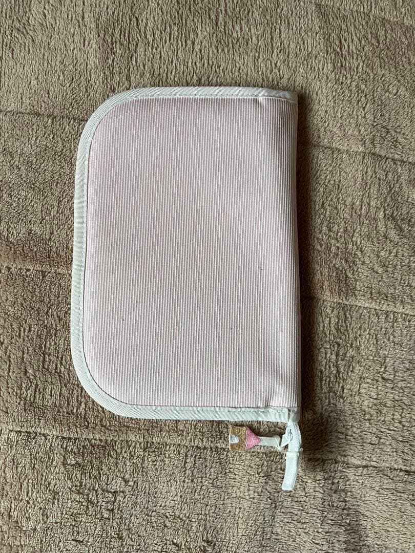 familiar ファミリア　母子手帳ケース ピンク 刺繍 ファミちゃん