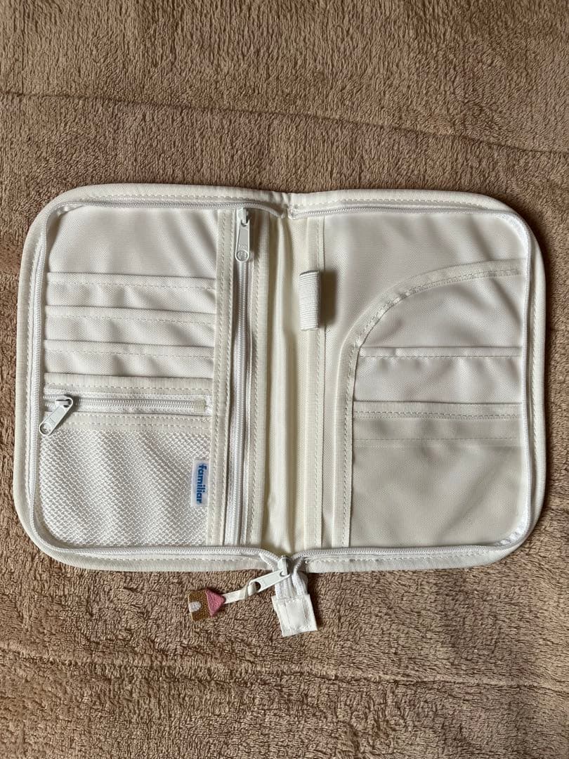 familiar ファミリア　母子手帳ケース ピンク 刺繍 ファミちゃん