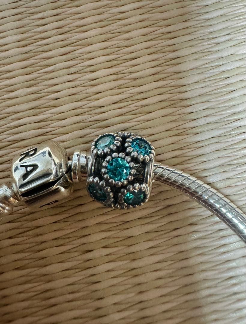 【箱付き】Pandora チャーム付きブレスレット