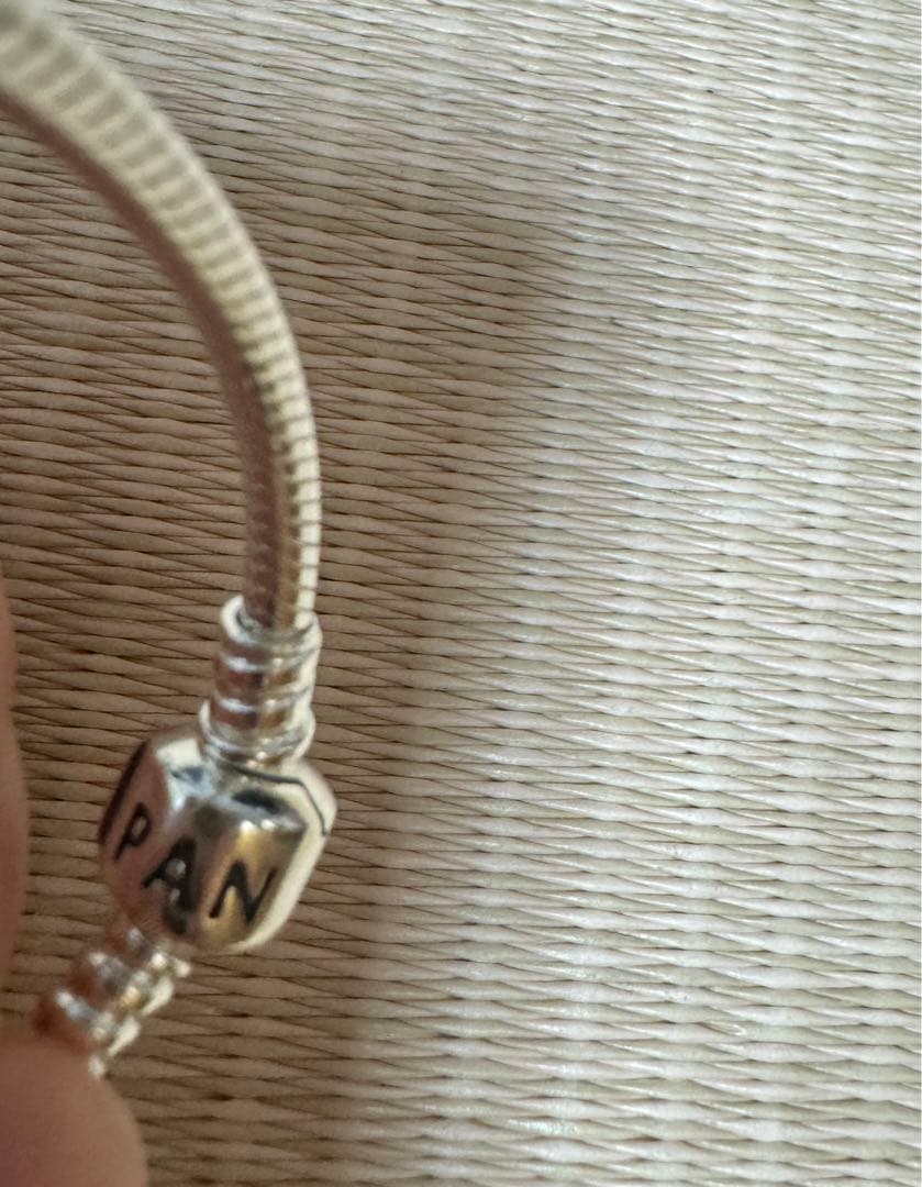 【箱付き】Pandora チャーム付きブレスレット