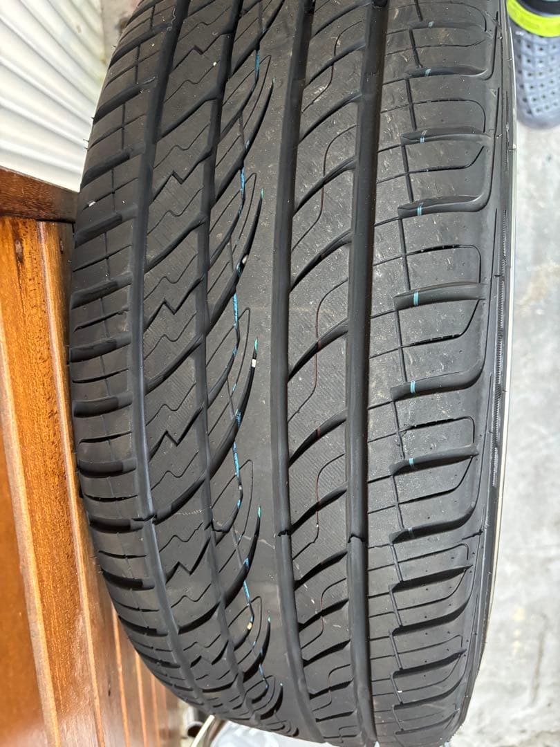 ハイエース　ホイール　タイヤ　4本セット　20インチ　ファブレス